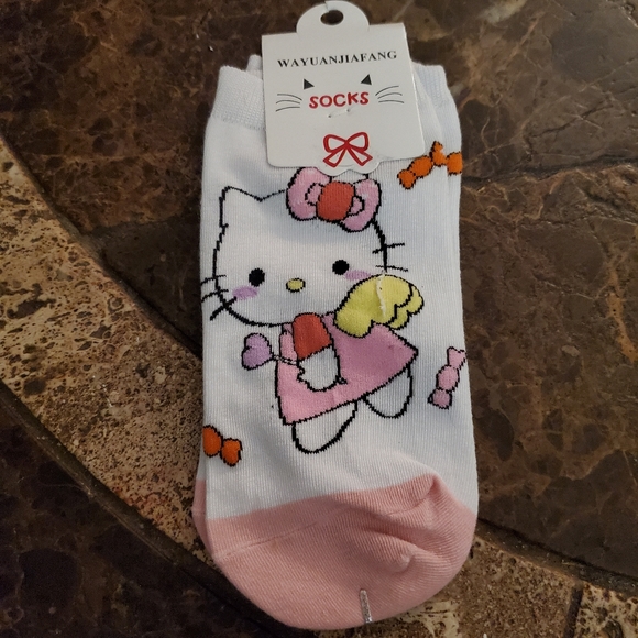 San Rio Hello Kitty bundle sock & fuzzy 6 color pen (no bracelet) - Picture 5 of 5